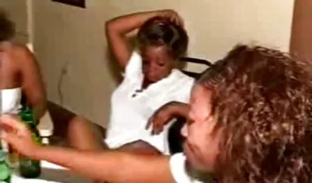 Muškarac besplatni retro porno filmovi je trzao suprugu s čokoladom i sperma joj na licu