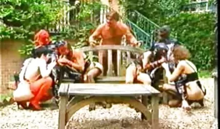 Klijent salona za masažu, u znak zahvalnosti, dobro je sisao retro porn classic