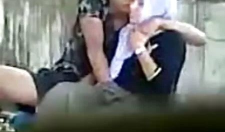 Angie german vintage film se zajebava s debelim vibratorom kraj bazena