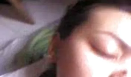 Beba xxx vintage girls je započela s dildom i završila člana u analnom