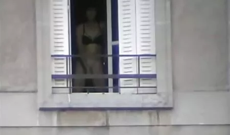 Prsata vintage film porn kuja ispred web kamere jebe seks stroj