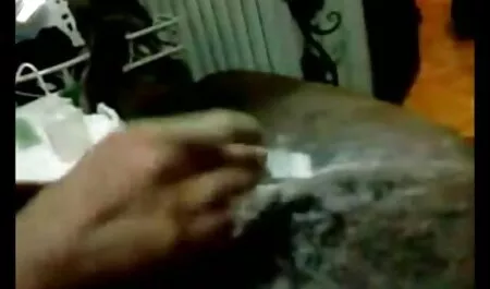 Vruće djevojke masturbiraju erotic vintage film na zračnim madracima