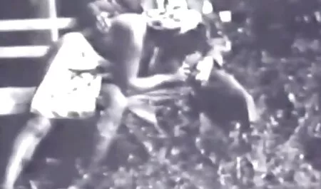 Svlačila se i zadovoljila sex film retro sebe