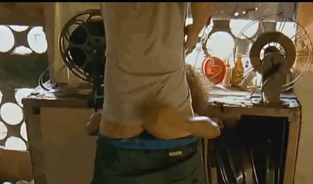 Djevojka prilično vijugavih oblika ostala sex film vintage je sama sa svojim ljubavnikom i odlučila ga je ugoditi izvrsnom erotskom predstavom