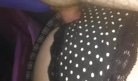 Baba porn film retro u čarapama masturbira sama