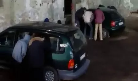 Četiri studenta popila pivo retro porn classic jebana u hostelu