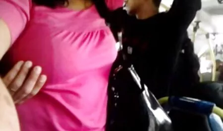 Nakon što su pristojno retro porno muvis pili na zabavi, muškarci i žene su se skinuli goli i počeli igrati razočarane igre
