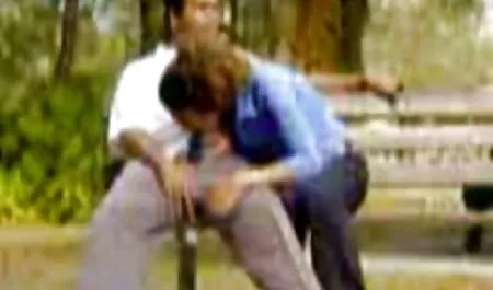 Dvije vruće grančice usisavaju vintage erotic film elastični penis