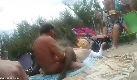 Crvenokosa Selena retro nude film kuka se sa svojim seksi lepinjama