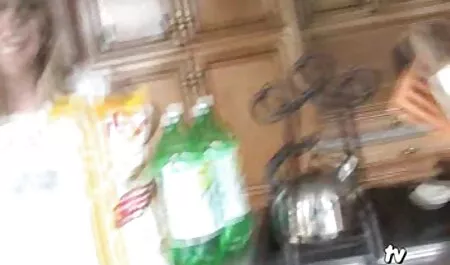 Jebe se tri čvorova prije nego što se popnu s jednim xxx retro film mužjakom.