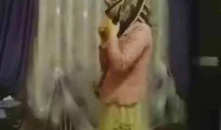 Dude su u hostelu postavile vintage sex videok skrivenu kameru