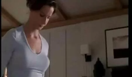 Čvrsto vintage nude film bdsm sa požudnom i perverznom melanijom