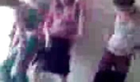 Prsata kuja uči masturbirati retro erotic cinema na gumenom kuracu