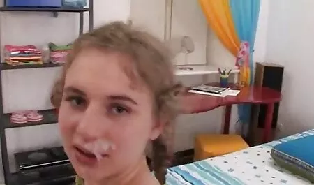 Elastična porno zvijezda vintage retro xxx Sandy u najlonom