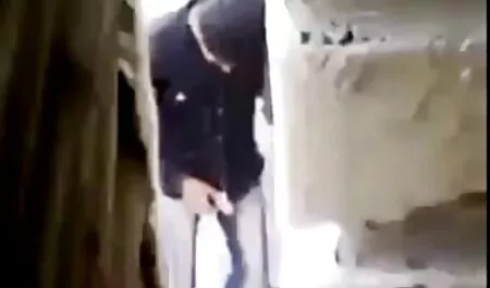 Šupak seronja veselo je upravljao danish vintage sex movies kurcem svoje prijateljice. Prvo je radila s gnusnim ustima, a zatim zabila okruglu guzu, nasilno se zajebavala