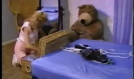 Brineta german vintage film nakon divljeg plesa liže momka
