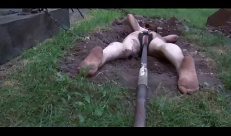 Čovjek vintage film porn nasilno završi na kučkinoj koži, šokirana je time, psuje i plače