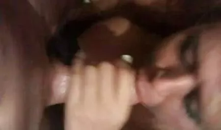 Djevojke su odlučile raspršiti dosadnu dosadu na zabavi, retro film sex a odbacivši suvišnu odjeću, počele su plesati gole. Momci se nisu mogli obuzdati i počeli su nikoga jebati