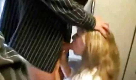 Dvije grančice sisaju classic porn filme spermu iz kuraca