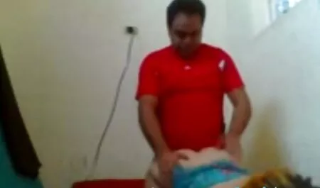 Teško je jebao svoju ženu u vintage german sex film kupaonici