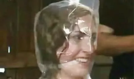 Muškarac je na kameru snimio kako njegov german retro xxx susjed prži