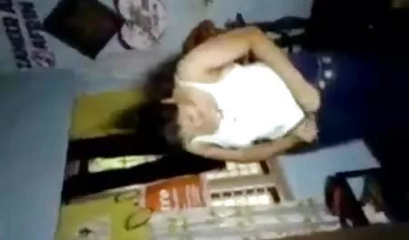 Teška kazna u sobi za retro film porn mučenje brineta