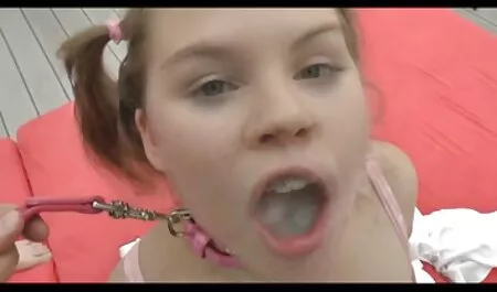 Mlada kuja ima plamenu pičku, zvala je prijatelje i oni su ugasili vatru u njezinoj pički svojim debelim erotic vintage film kurcima