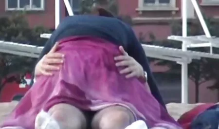 Simpatična konkubina se miluje vintage bdsm film vibratorom