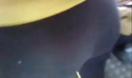 Dvije prekrasne lezbijke vintage porno filmovi opuštaju se u prirodi