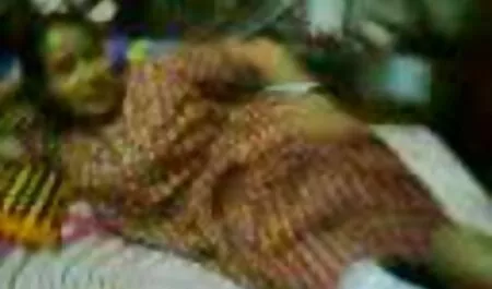 Mlada, vruća studentica sisa grozan penis svog vintage film porn učitelja