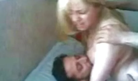 Drkanje kurac momku i dobio je sperma na grudima film erotic retro