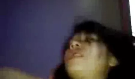 Dvije djevojke htjele su se pojebati i vintage porno films pozvale su susjedu na seks