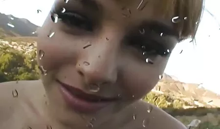 Muškarac jebe porn film retro suprugu pred kamerama