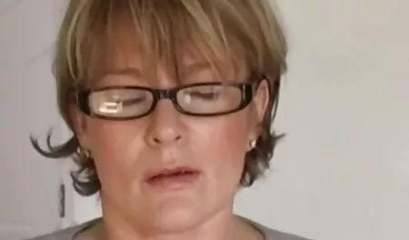 Vruća trojka se jebe na retro sex film jahti