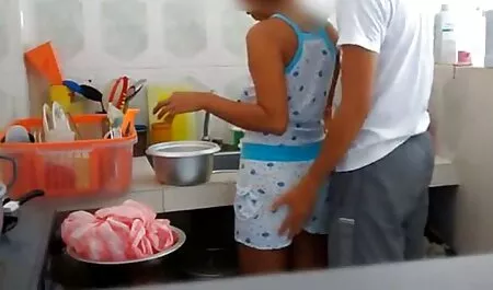 Djevojka german vintage sex film se dugo nije usudila, ali prevladavajući sramotu i sramotu, zamolila je prijateljicu da joj stavi snažnog člana u guzu. Tip je pomogao svom najboljem prijatelju i zajebao se u sve pukotine