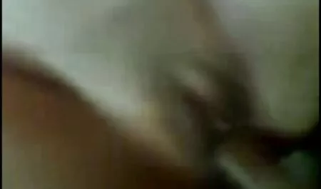 Kučka vintage film porn s velikim boobs čvrsto omota penis oko usana