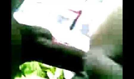Dvije seksi lezbijke miluju se u jacuzziju, Lulu strastveno classic porno movies liže Aninu macu, ulazi joj u jezik i prstom je jeba u dupe