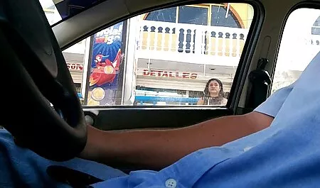 Dvije nevjerojatno slatke bebe okupljaju se kod jedne u stanu kako bi razgovarale o različitim djevojačkim djelima i dok tiho vintage film porn kradu od svojih prijatelja već mokre gaćice, pažljivo ližu jedna drugu uzbuđene pičke