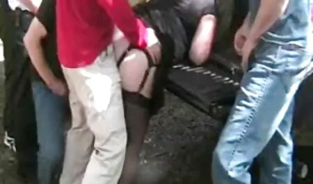 Seksi djevojka omotava se trakom sex vintage film