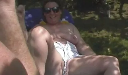 Sintija vintage erotic film se kupa u najlonu
