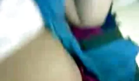 Dude stavio vintage tube film svoju kuju duboko u grlo masnoga penisa