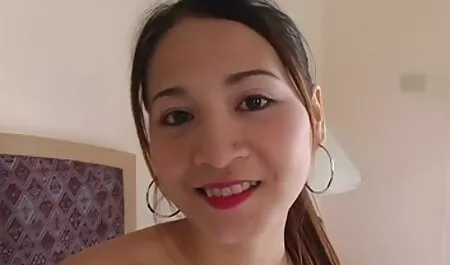 Prilična vintage sex cinema kurva miluje dildo njezinu pičku