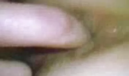 Pod maskom plave čarape retro xxx tube manikura je imala šarmantan lik i seksi izgled