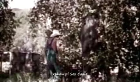 Crna kuja samo vintage mature film viče i ne kreće se od analnog seksa, što ju boli