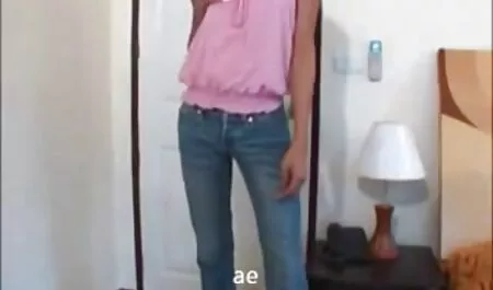 Dvije masne grančice sex retro film uguraju svoje znojne noge u međusobnu macu