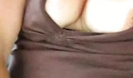 Djevojka u bijelim porn film retro čarapama uzela je spermu na svojoj sočnoj guzici