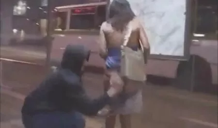Čovjek je film vintage porn poplavio lice sperme pijanom kujom