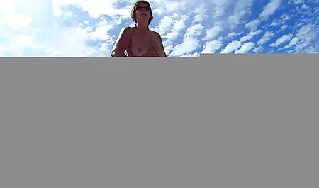 Darryl Hana sex film retro pokazuje da je njezina guza spremna prihvatiti bilo koji kurac. 3. dio