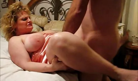 Plavuša sisa kurac retro nude film od ćelavog momka i jebe ga u pičku
