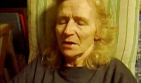 Vruća azijska djevojka dobiva kurac vintage film sex u ustima